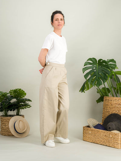 Pantalon large en coton stretch beige style casual chic