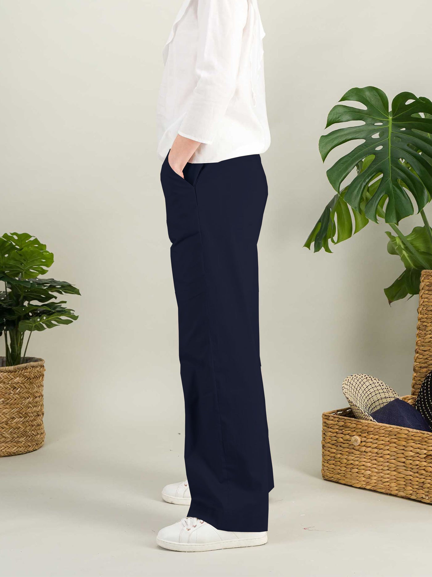 Pantalon large en coton stretch bleu marine taille haute style casual chic