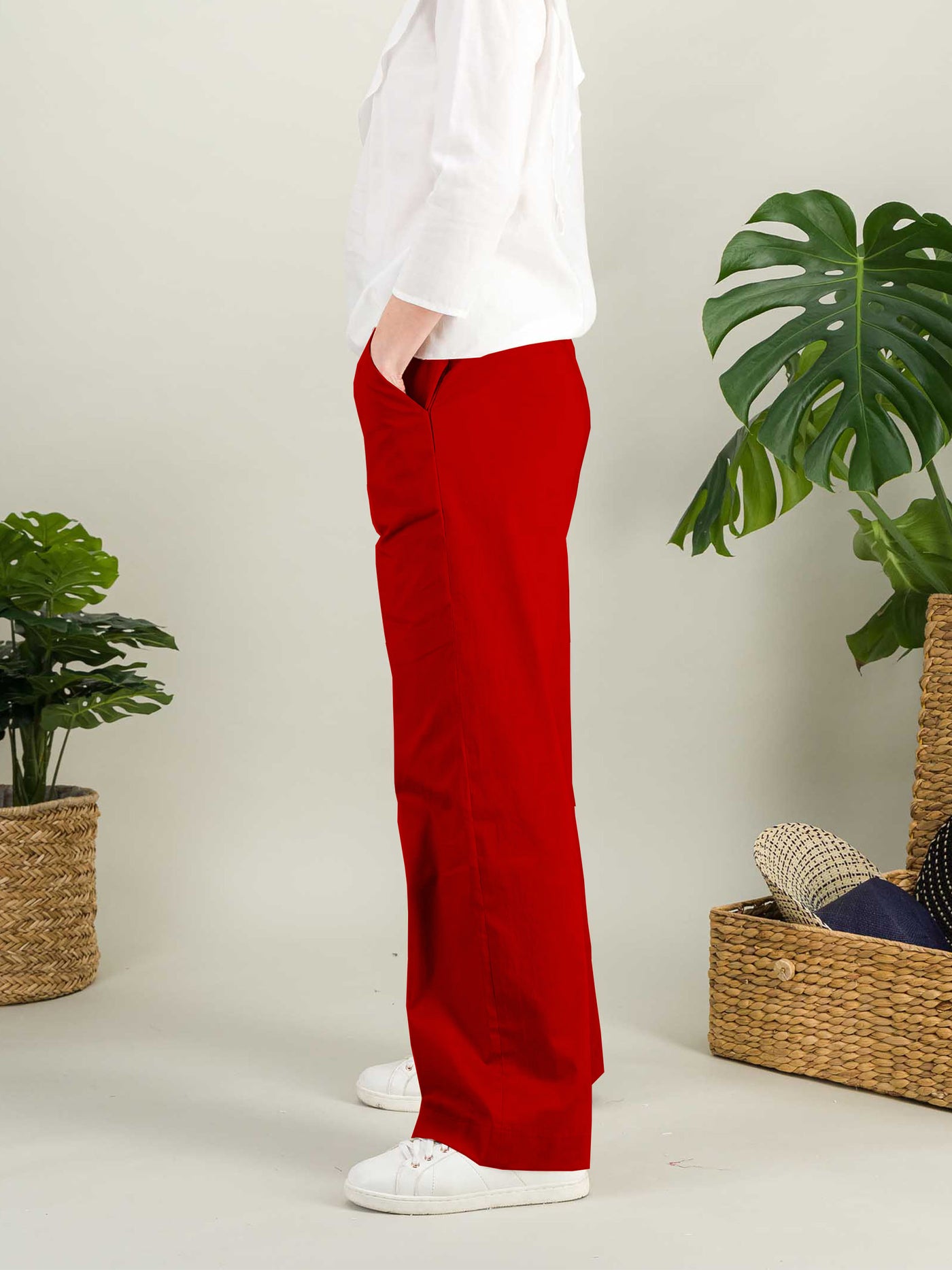 Pantalon large en coton stretch rouge taille haute style casual chic