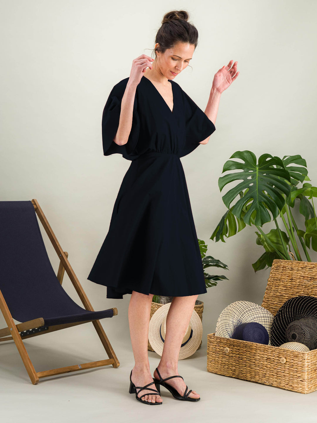 Robe Cintrée Noire Avec Motif Papillons - Marque FIFILLES Paris - Taille 1 (ZC616) - Occasion Très Bon état