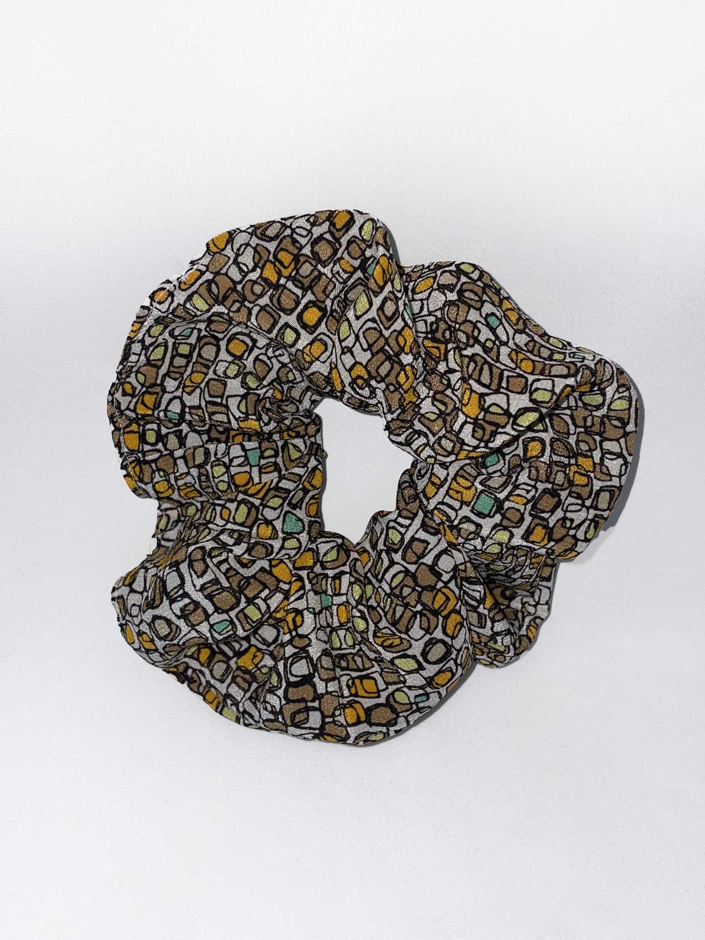 chouchou crepe de soie motif mozaique couleurs or et jaune